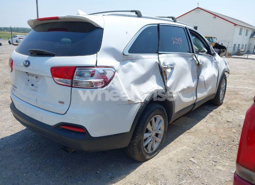 Photo 4 of 2017 Kia Sorento 2.4L LX (VIN 5XYPG4A33HG212651)