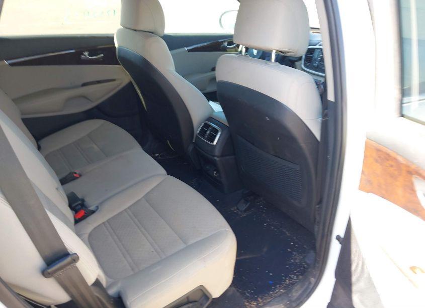 Photo 8 of 2017 Kia Sorento 2.4L LX (VIN 5XYPG4A33HG237789)