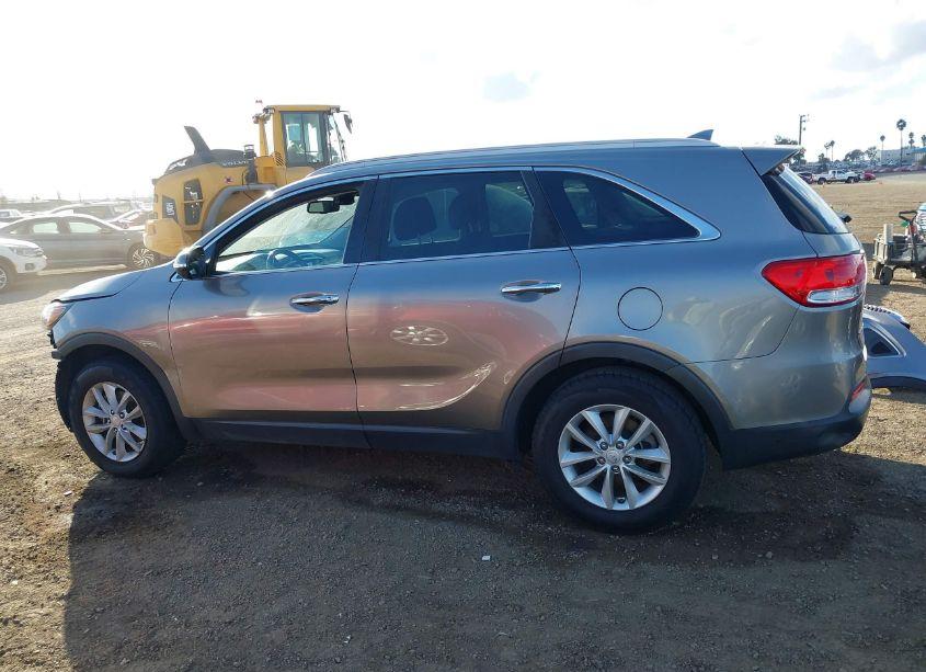 Photo 15 of 2017 Kia Sorento 2.4L LX (VIN 5XYPG4A33HG238649)