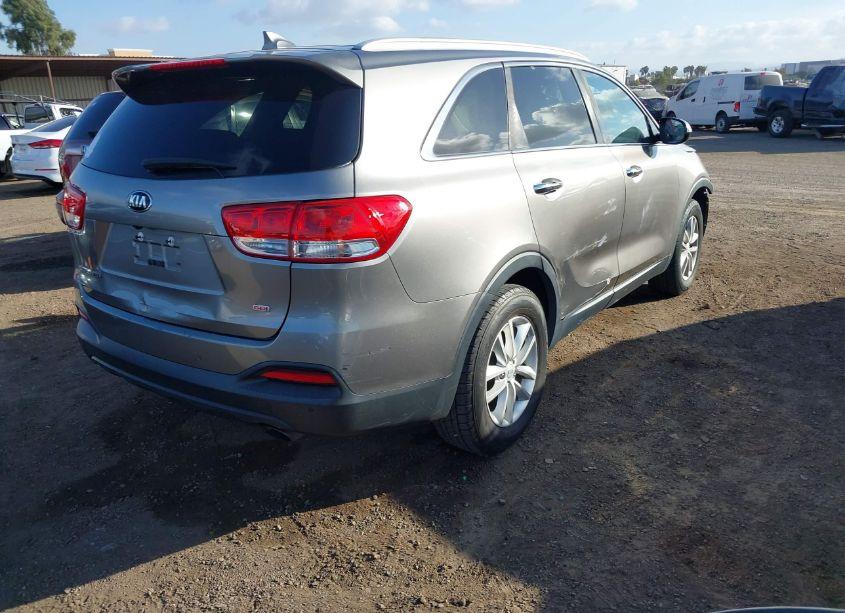 Photo 4 of 2017 Kia Sorento 2.4L LX (VIN 5XYPG4A33HG238649)