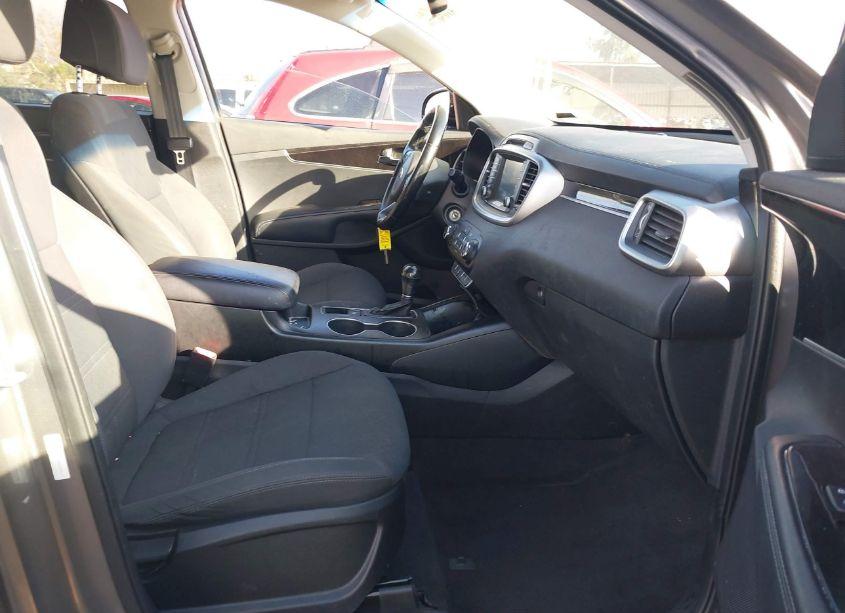 Photo 5 of 2017 Kia Sorento 2.4L LX (VIN 5XYPG4A33HG238649)