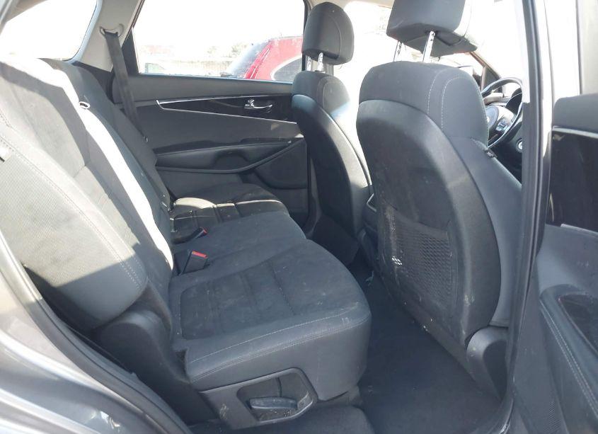 Photo 8 of 2017 Kia Sorento 2.4L LX (VIN 5XYPG4A33HG238649)
