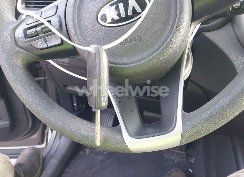 Photo 11 of 2017 Kia Sorento 2.4L LX (VIN 5XYPG4A33HG265382)