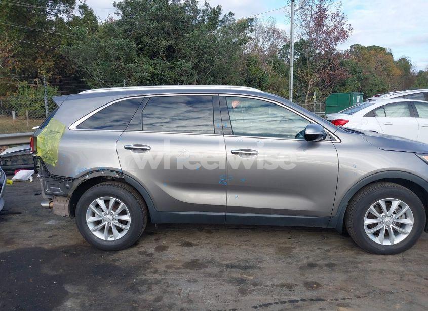 Photo 14 of 2017 Kia Sorento 2.4L LX (VIN 5XYPG4A33HG265382)