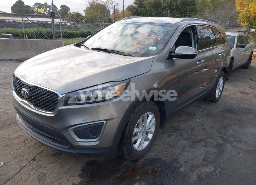 Photo 2 of 2017 Kia Sorento 2.4L LX (VIN 5XYPG4A33HG265382)