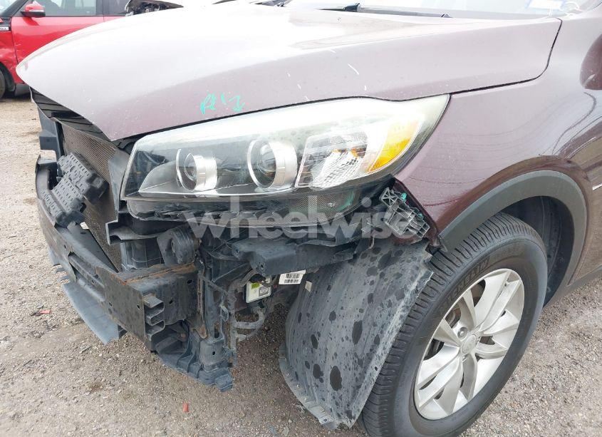 Photo 6 of 2017 Kia Sorento 2.4L LX (VIN 5XYPG4A33HG267827)