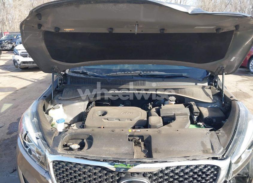 Photo 10 of 2017 Kia Sorento 2.4L LX (VIN 5XYPG4A33HG268167)