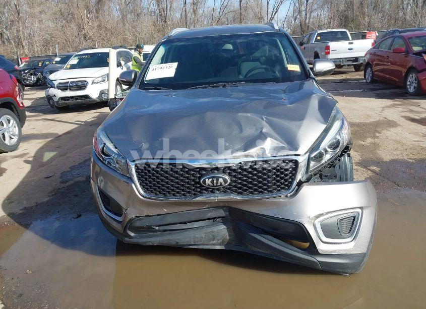 Photo 12 of 2017 Kia Sorento 2.4L LX (VIN 5XYPG4A33HG268167)
