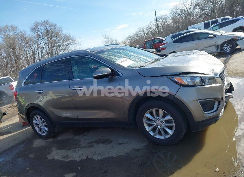 Photo 13 of 2017 Kia Sorento 2.4L LX (VIN 5XYPG4A33HG268167)