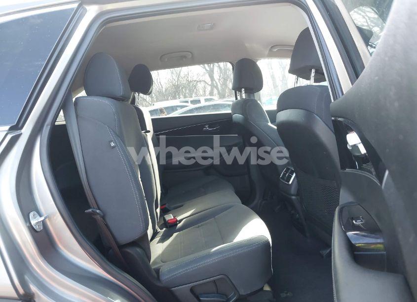 Photo 8 of 2017 Kia Sorento 2.4L LX (VIN 5XYPG4A33HG268167)