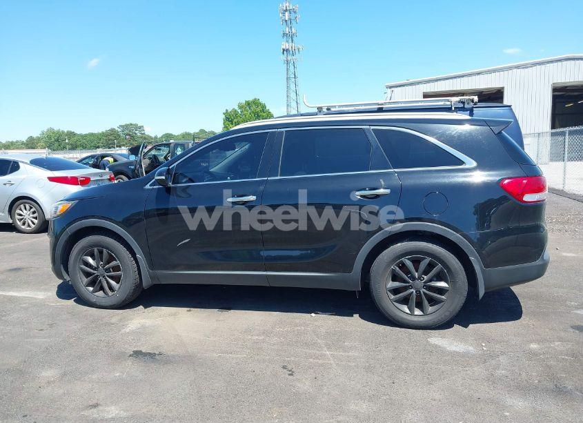 Photo 14 of 2017 Kia Sorento 2.4L LX (VIN 5XYPG4A33HG285423)