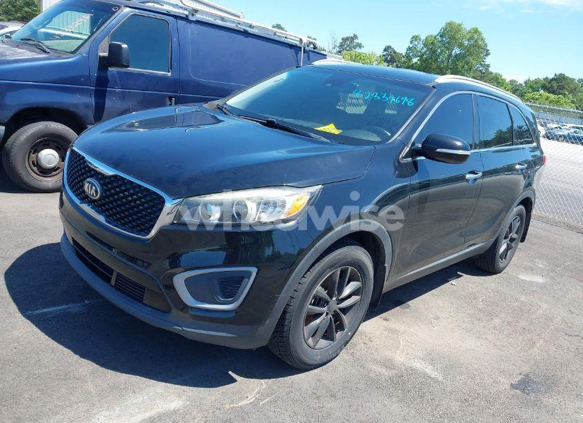 Photo 2 of 2017 Kia Sorento 2.4L LX (VIN 5XYPG4A33HG285423)