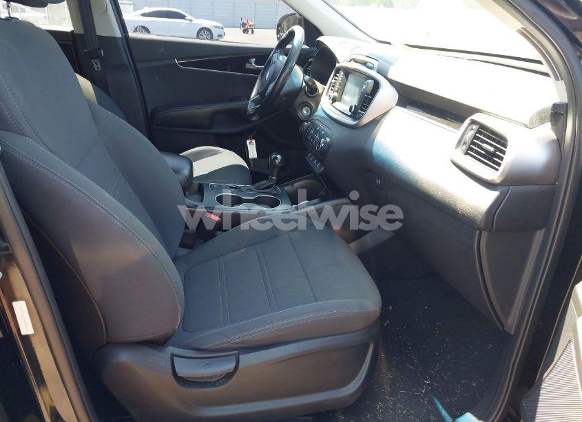 Photo 5 of 2017 Kia Sorento 2.4L LX (VIN 5XYPG4A33HG285423)