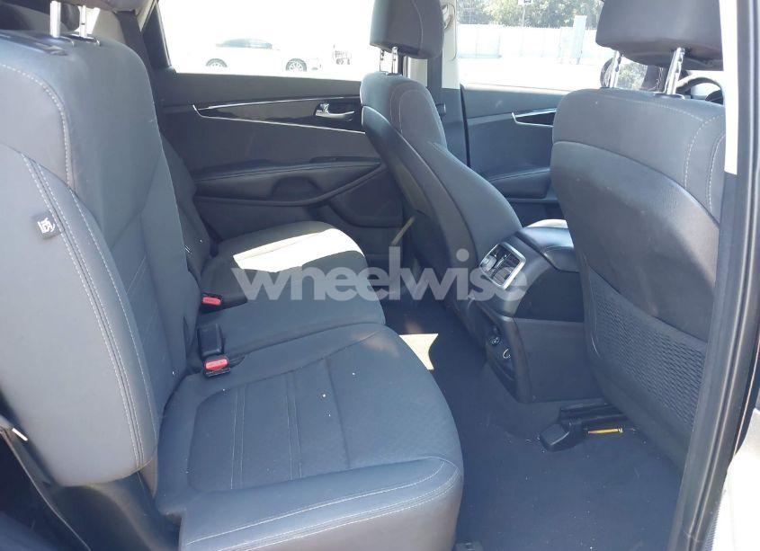 Photo 8 of 2017 Kia Sorento 2.4L LX (VIN 5XYPG4A33HG285423)