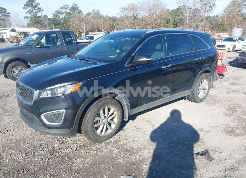 Photo 2 of 2018 Kia Sorento 2.4L LX (VIN 5XYPG4A33JG375385)