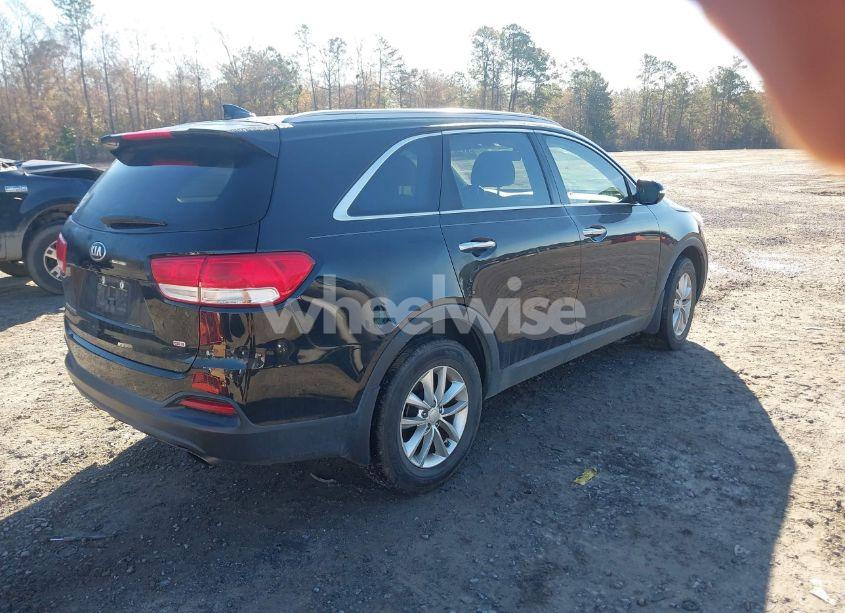 Photo 4 of 2018 Kia Sorento 2.4L LX (VIN 5XYPG4A33JG375385)