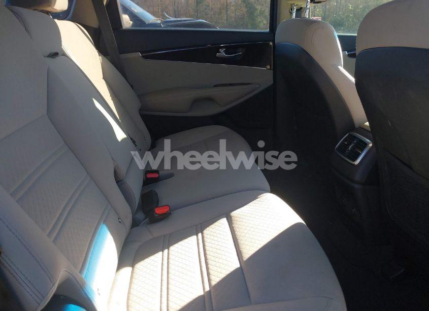 Photo 8 of 2018 Kia Sorento 2.4L LX (VIN 5XYPG4A33JG375385)