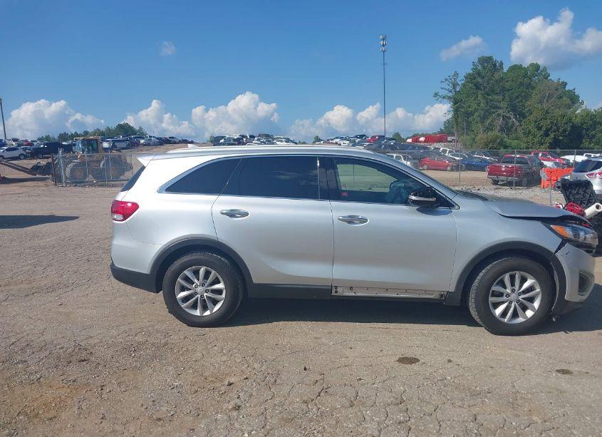 Photo 13 of 2018 Kia Sorento 2.4L LX (VIN 5XYPG4A33JG413858)