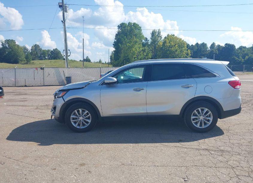 Photo 14 of 2018 Kia Sorento 2.4L LX (VIN 5XYPG4A33JG413858)