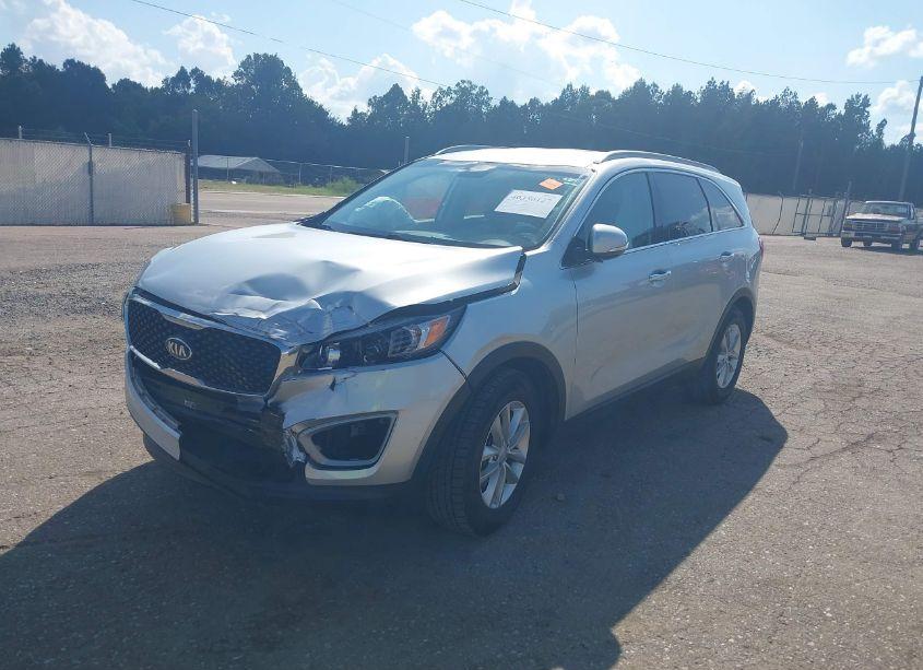 Photo 2 of 2018 Kia Sorento 2.4L LX (VIN 5XYPG4A33JG413858)