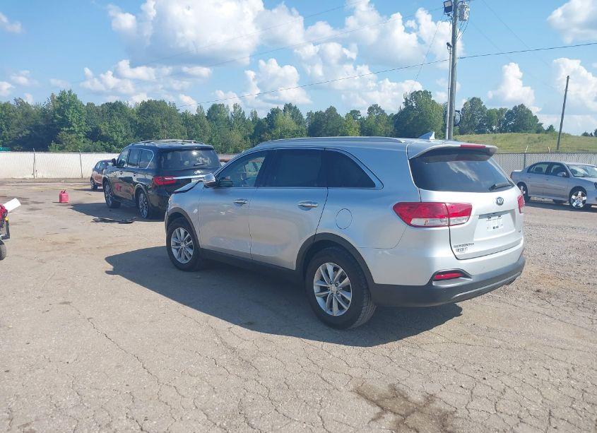Photo 3 of 2018 Kia Sorento 2.4L LX (VIN 5XYPG4A33JG413858)