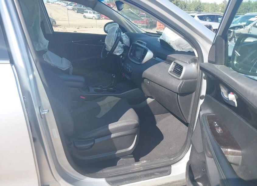 Photo 5 of 2018 Kia Sorento 2.4L LX (VIN 5XYPG4A33JG413858)