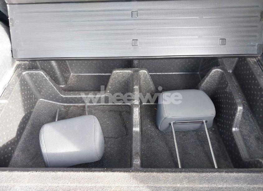 Photo 12 of 2018 Kia Sorento 2.4L L (VIN 5XYPG4A33JG431051)