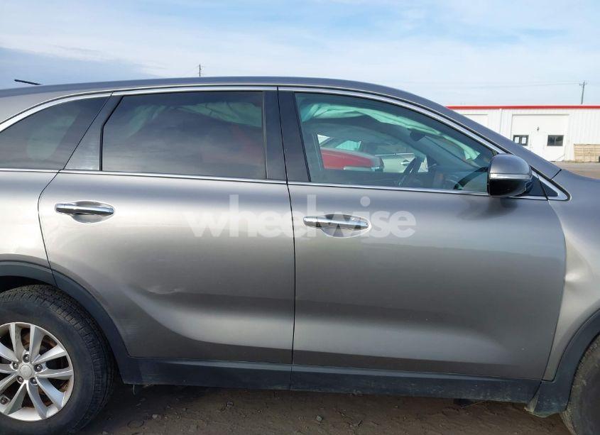 Photo 14 of 2018 Kia Sorento 2.4L L (VIN 5XYPG4A33JG431051)