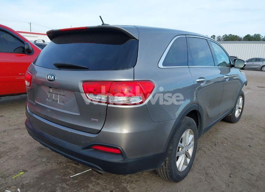 Photo 4 of 2018 Kia Sorento 2.4L L (VIN 5XYPG4A33JG431051)