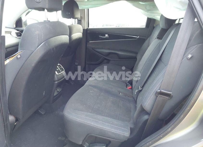 Photo 8 of 2018 Kia Sorento 2.4L L (VIN 5XYPG4A33JG431051)