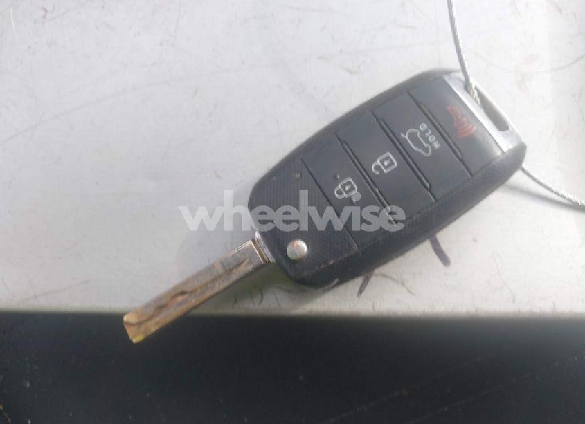 Photo 11 of 2018 Kia Sorento 2.4L L (VIN 5XYPG4A33JG431826)