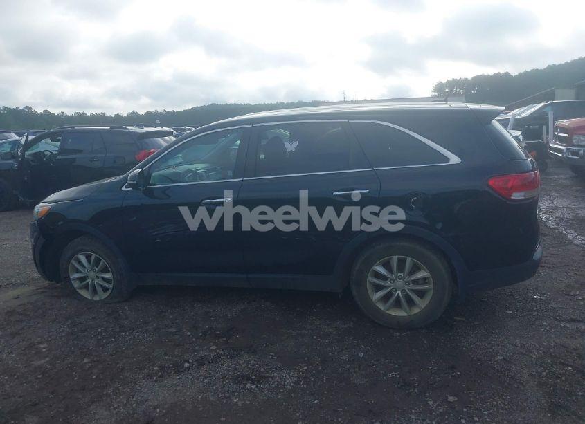 Photo 14 of 2018 Kia Sorento 2.4L L (VIN 5XYPG4A33JG431826)