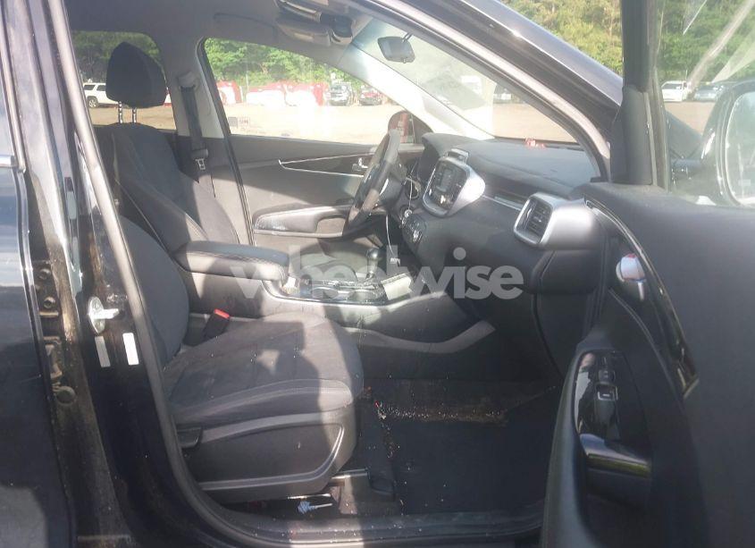 Photo 5 of 2018 Kia Sorento 2.4L L (VIN 5XYPG4A33JG431826)