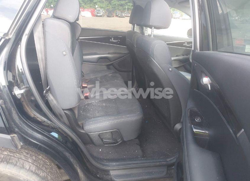 Photo 8 of 2018 Kia Sorento 2.4L L (VIN 5XYPG4A33JG431826)