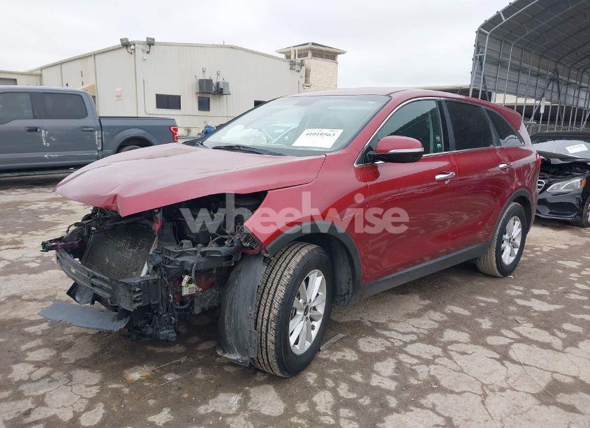 Photo 2 of 2019 Kia Sorento 2.4L LX (VIN 5XYPG4A33KG506042)