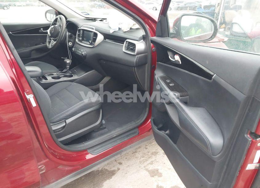 Photo 5 of 2019 Kia Sorento 2.4L LX (VIN 5XYPG4A33KG506042)