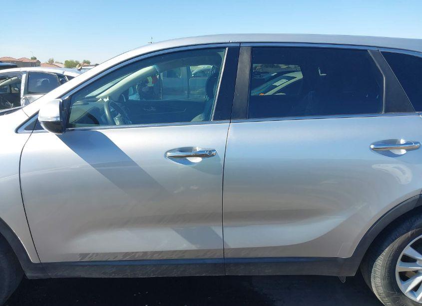 Photo 14 of 2019 Kia Sorento 2.4L LX (VIN 5XYPG4A33KG517302)