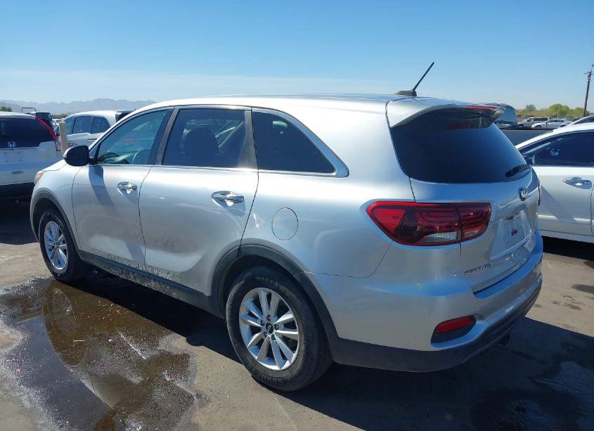Photo 3 of 2019 Kia Sorento 2.4L LX (VIN 5XYPG4A33KG517302)