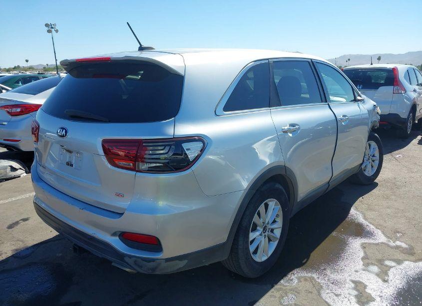Photo 4 of 2019 Kia Sorento 2.4L LX (VIN 5XYPG4A33KG517302)