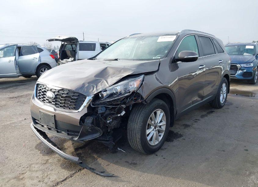 Photo 2 of 2019 Kia Sorento 2.4L LX (VIN 5XYPG4A33KG548128)