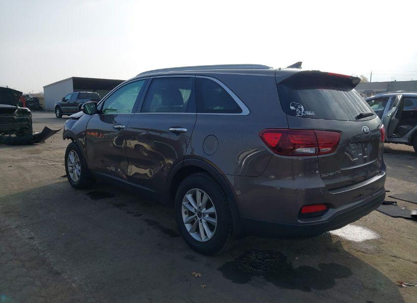 Photo 3 of 2019 Kia Sorento 2.4L LX (VIN 5XYPG4A33KG548128)