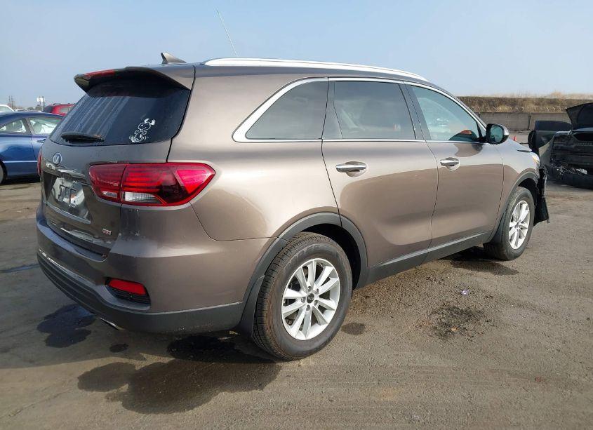 Photo 4 of 2019 Kia Sorento 2.4L LX (VIN 5XYPG4A33KG548128)