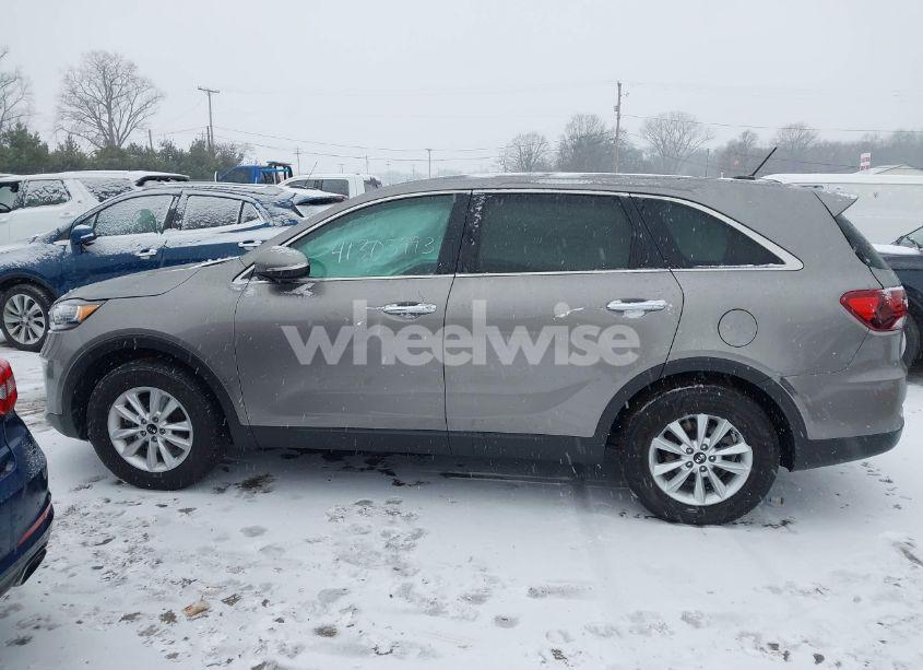 Photo 14 of 2019 Kia Sorento 2.4L LX (VIN 5XYPG4A33KG557329)