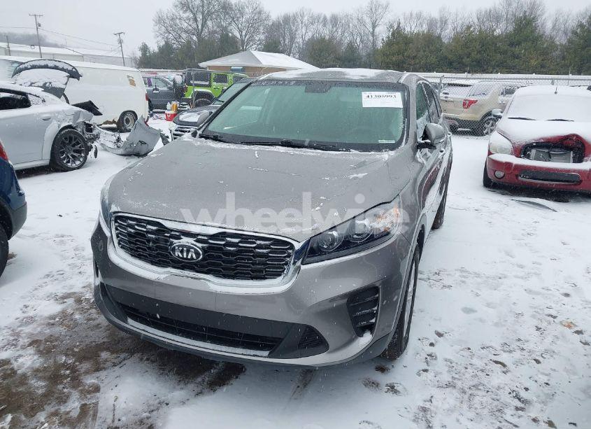 Photo 2 of 2019 Kia Sorento 2.4L LX (VIN 5XYPG4A33KG557329)