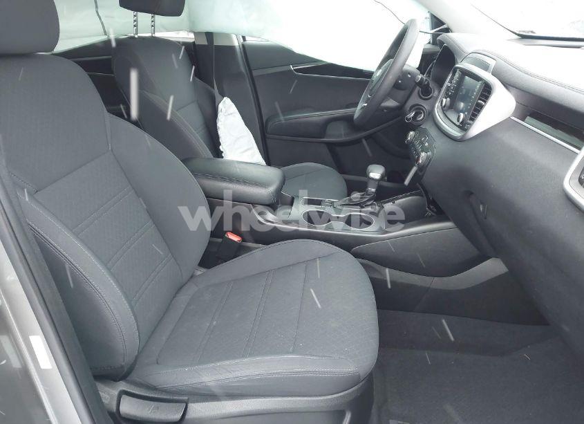 Photo 5 of 2019 Kia Sorento 2.4L LX (VIN 5XYPG4A33KG557329)