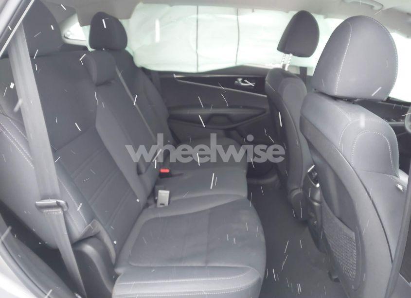 Photo 8 of 2019 Kia Sorento 2.4L LX (VIN 5XYPG4A33KG557329)