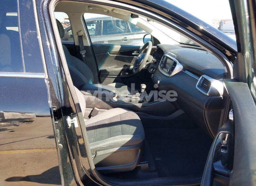 Photo 5 of 2019 Kia Sorento 2.4L L (VIN 5XYPG4A33KG582988)