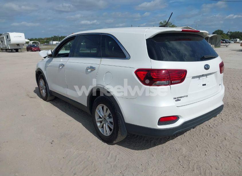 Photo 3 of 2019 Kia Sorento 2.4L L (VIN 5XYPG4A33KG611678)