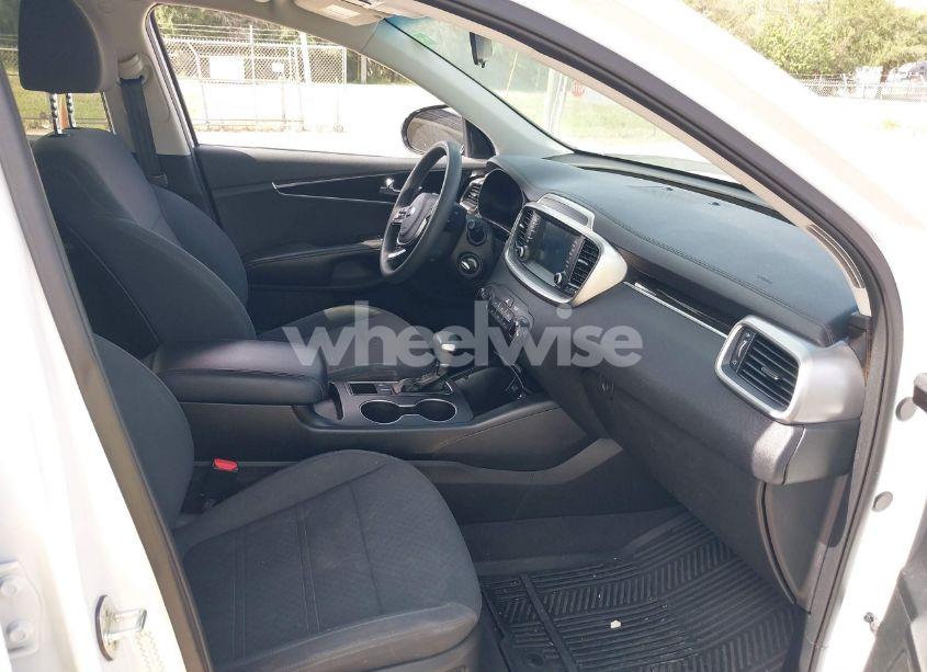 Photo 5 of 2019 Kia Sorento 2.4L L (VIN 5XYPG4A33KG611678)
