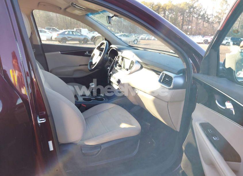 Photo 5 of 2020 Kia Sorento 2.4L LX (VIN 5XYPG4A33LG637618)